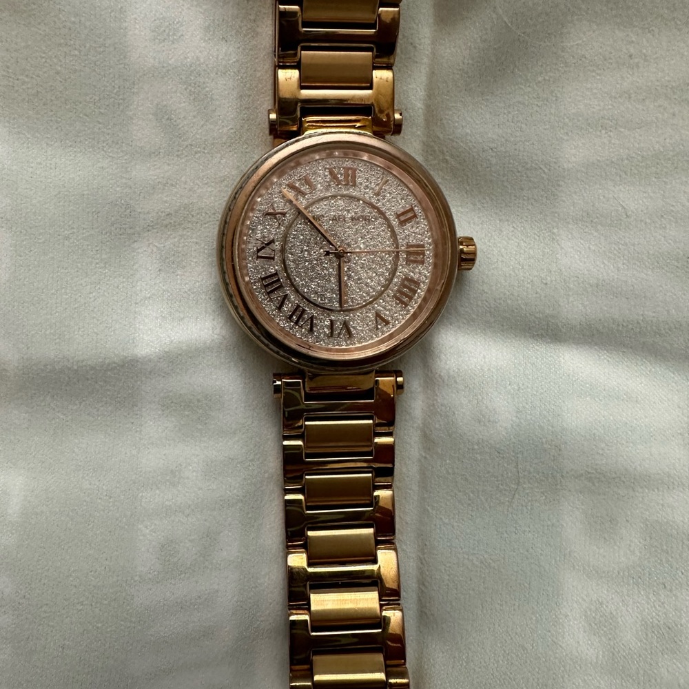 Ladies Rose Gold Michael Kors Watch.  Excellent Condition - Picture 2 of 2